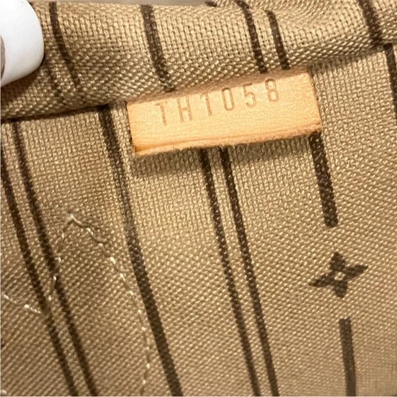 Louis Vuitton monogrammed neverfull GM tote bag - Picture 10 of 11